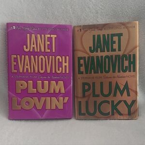 Janet Evanovich Book Bundle: Plum Lovin' & Plum Lucky